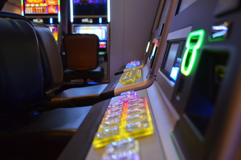 How Do Slot Machines Decide Who Wins & When To Pay Out?